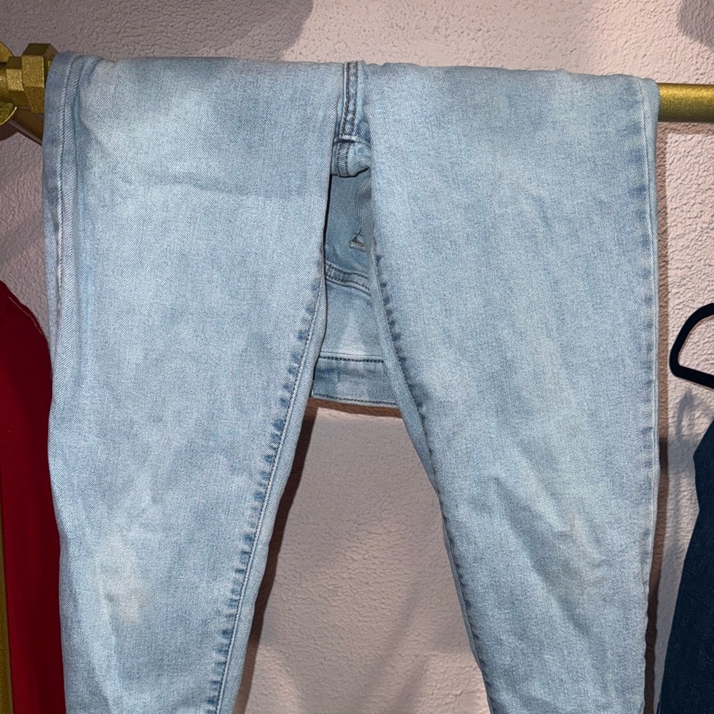 ORIGINAL LEVI'S HIGH WAISTED MOM JEANS!
Size 26